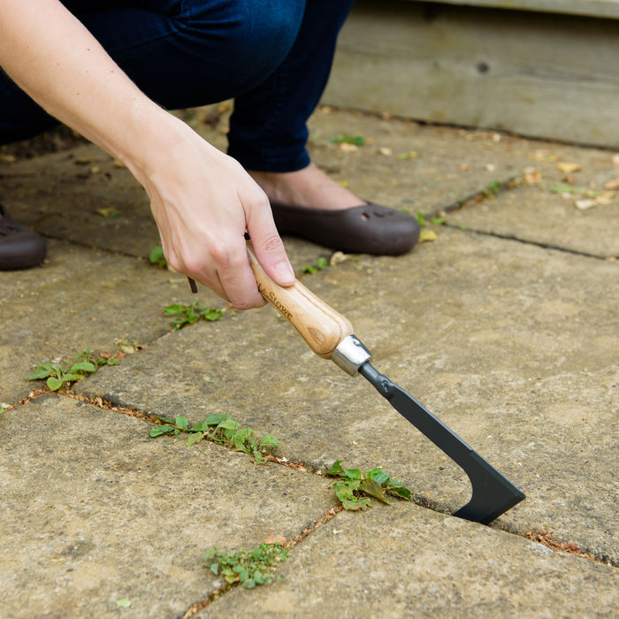 Kent & Stowe Carbon Steel Hand Weeding knife in patio